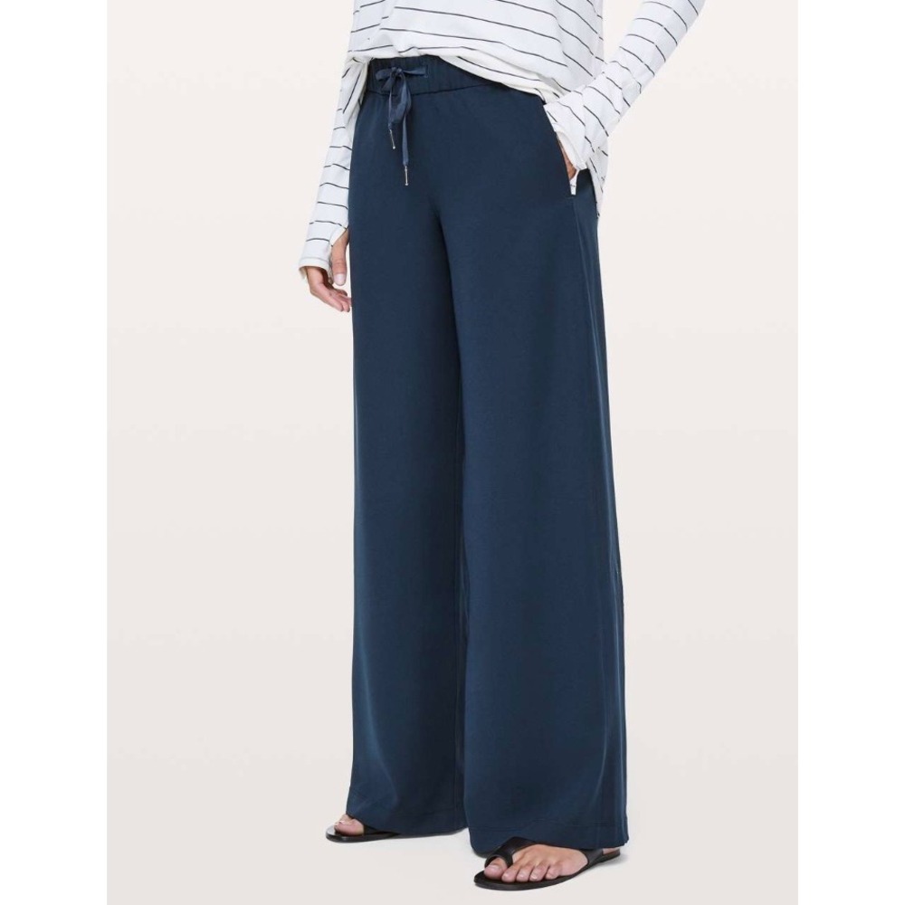 Lululemon On the Fly Wide-Leg Pants 6 Navy Blue Luxtreme 31" Length W5BM3S